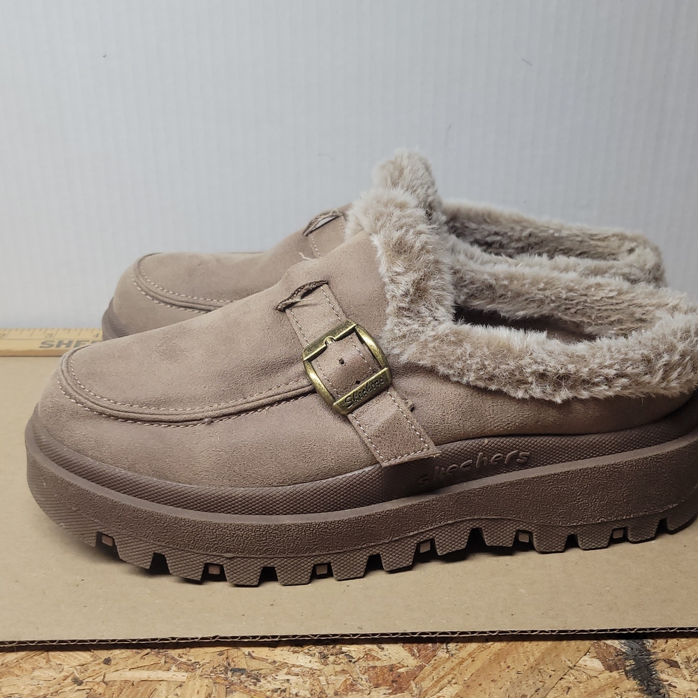 Skechers Shindigs Forever Retro Clogs. Size 6